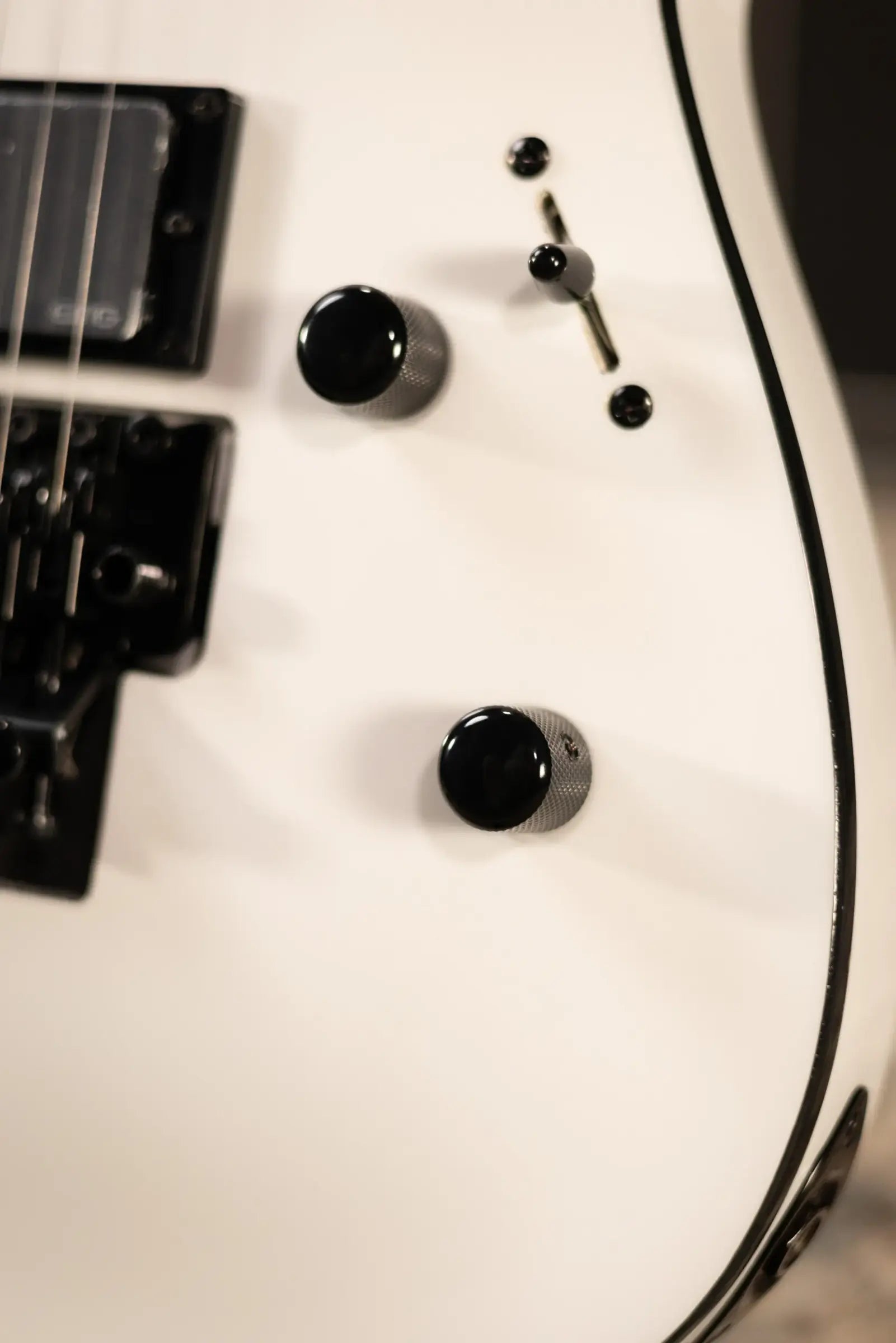 ESP LTD MH-400 EMG Electric Guitar - Snow White