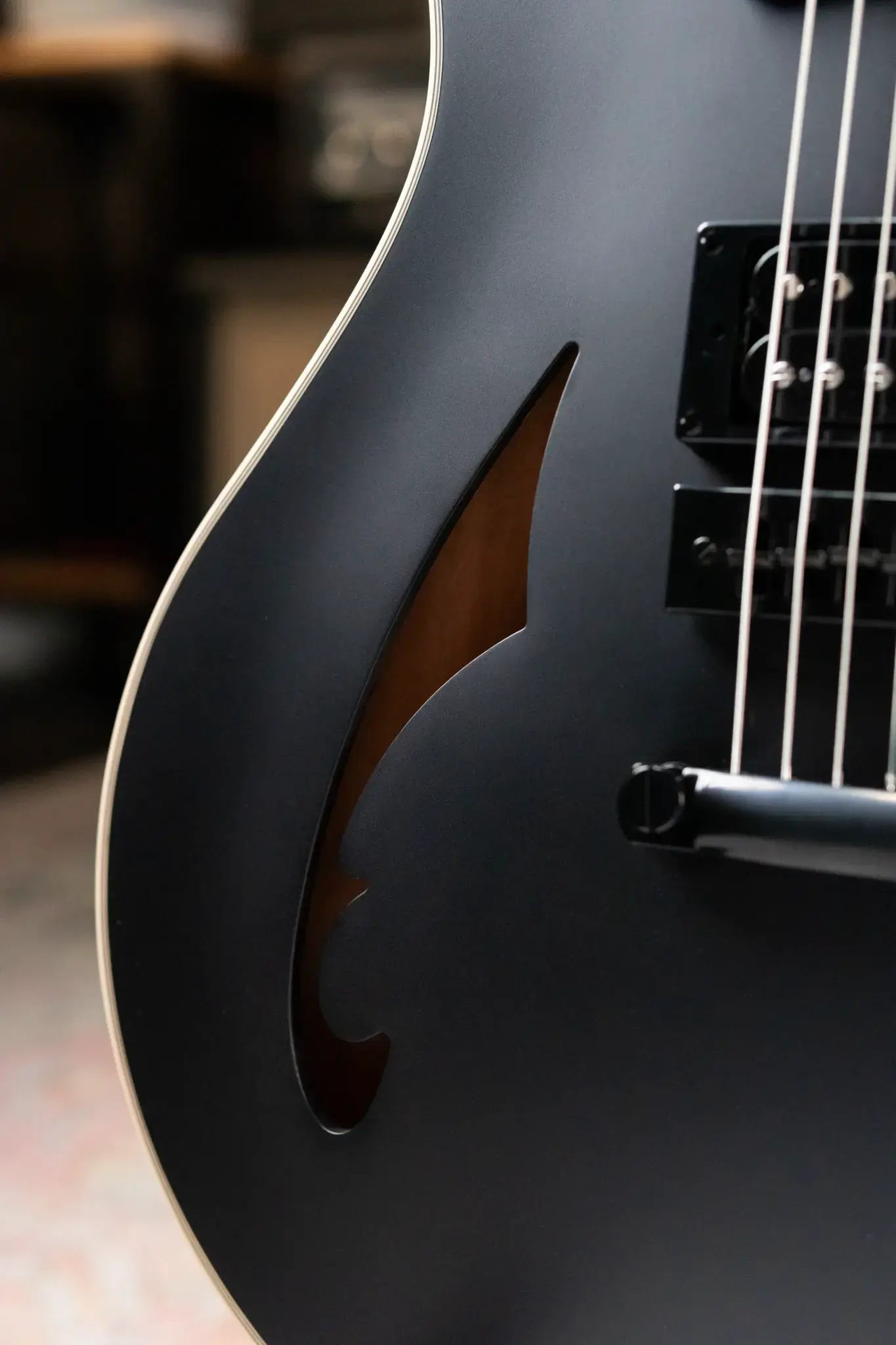 EVH SA-126 Special - Stealth Black with Hardshell Case