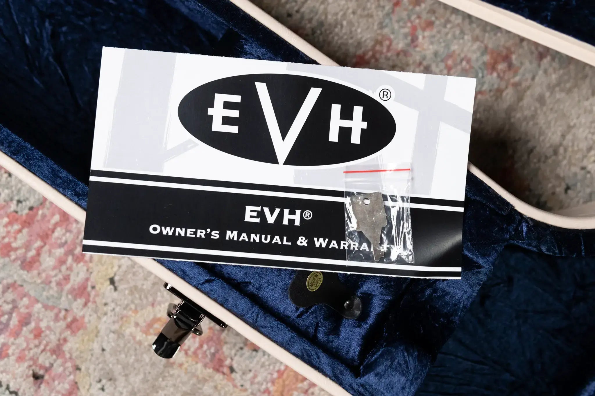 EVH SA-126 Special - Stealth Black with Hardshell Case