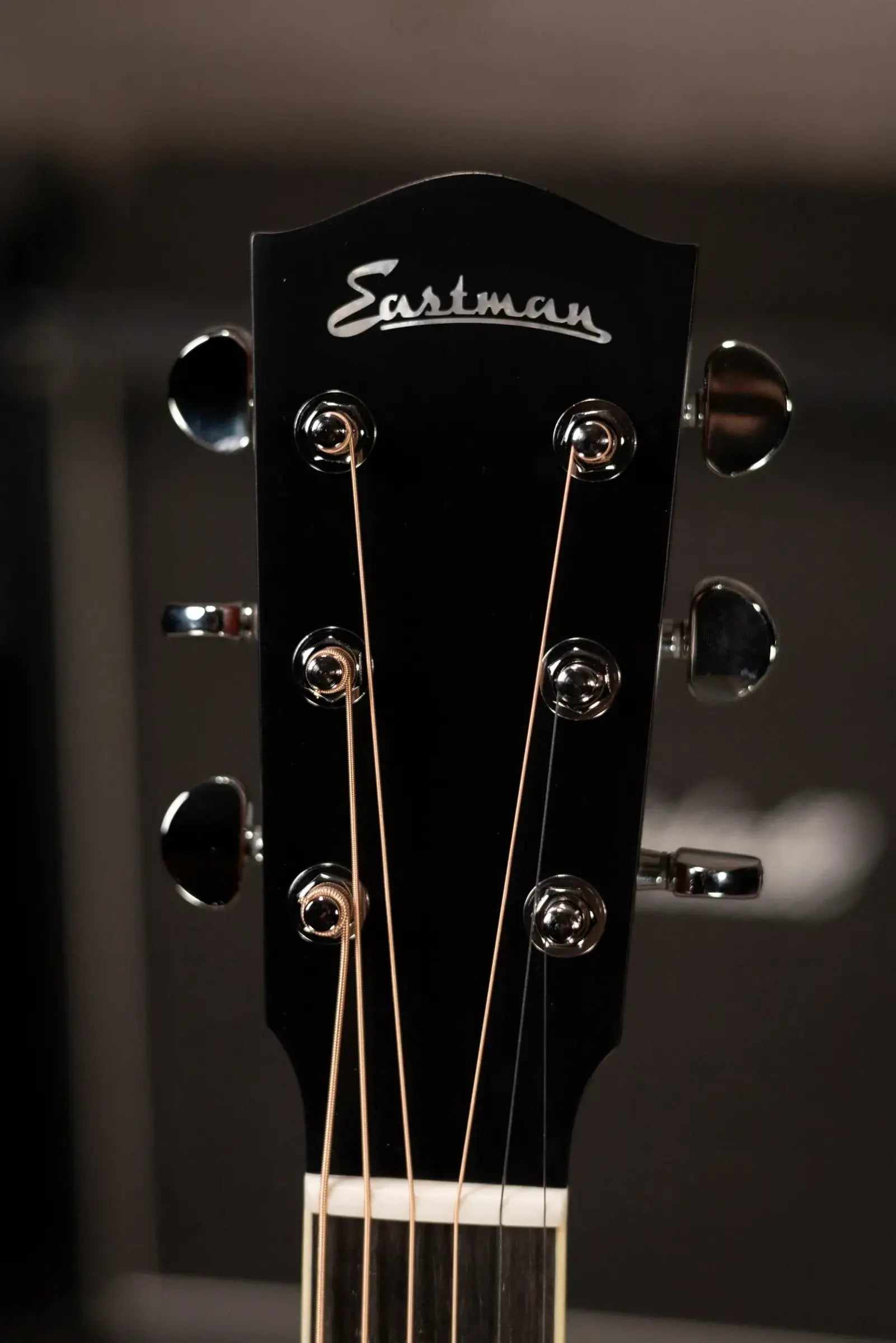 Eastman AC330E-CLA Jumbo Acoustic/Electric Guitar - Classic with Hardshell Case