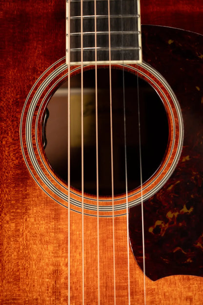 Eastman AC330E-CLA Jumbo Acoustic/Electric Guitar - Classic with Hardshell Case