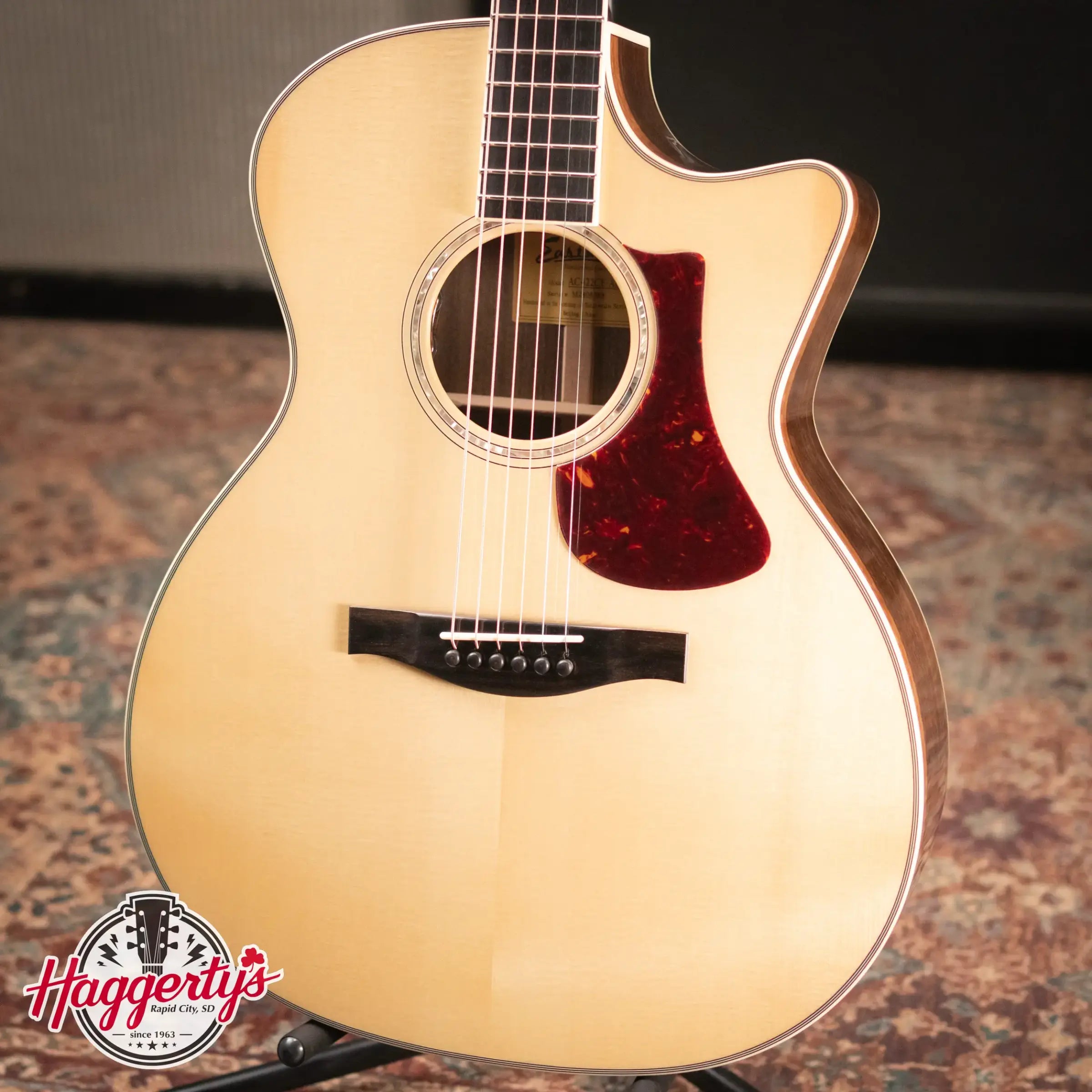 Eastman AC422CE-AE Acoustic/Electric Guitar with Hardshell Case