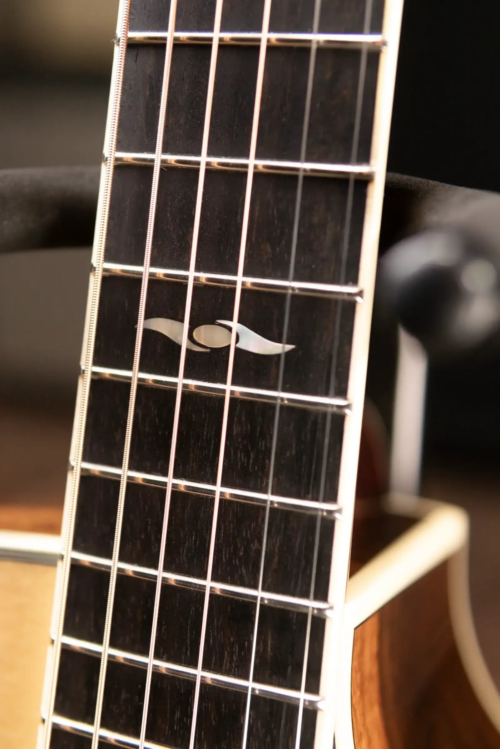 Eastman AC422CE-AE Acoustic/Electric Guitar with Hardshell Case