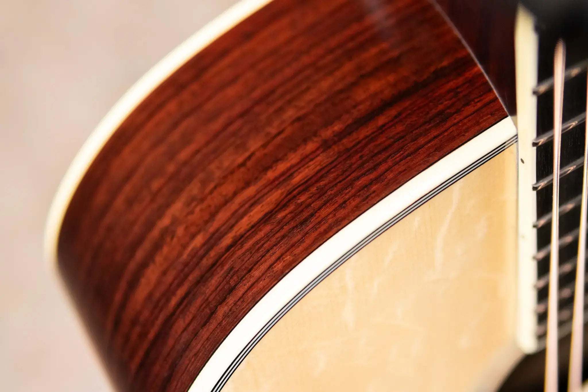 Eastman AC422CE Grand Auditorium Acoustic/Electric Guitar with Hardshell Case