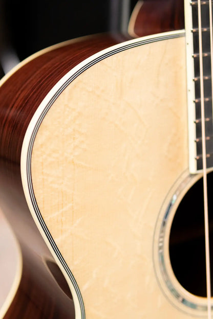 Eastman AC422CE Grand Auditorium Acoustic/Electric Guitar with Hardshell Case