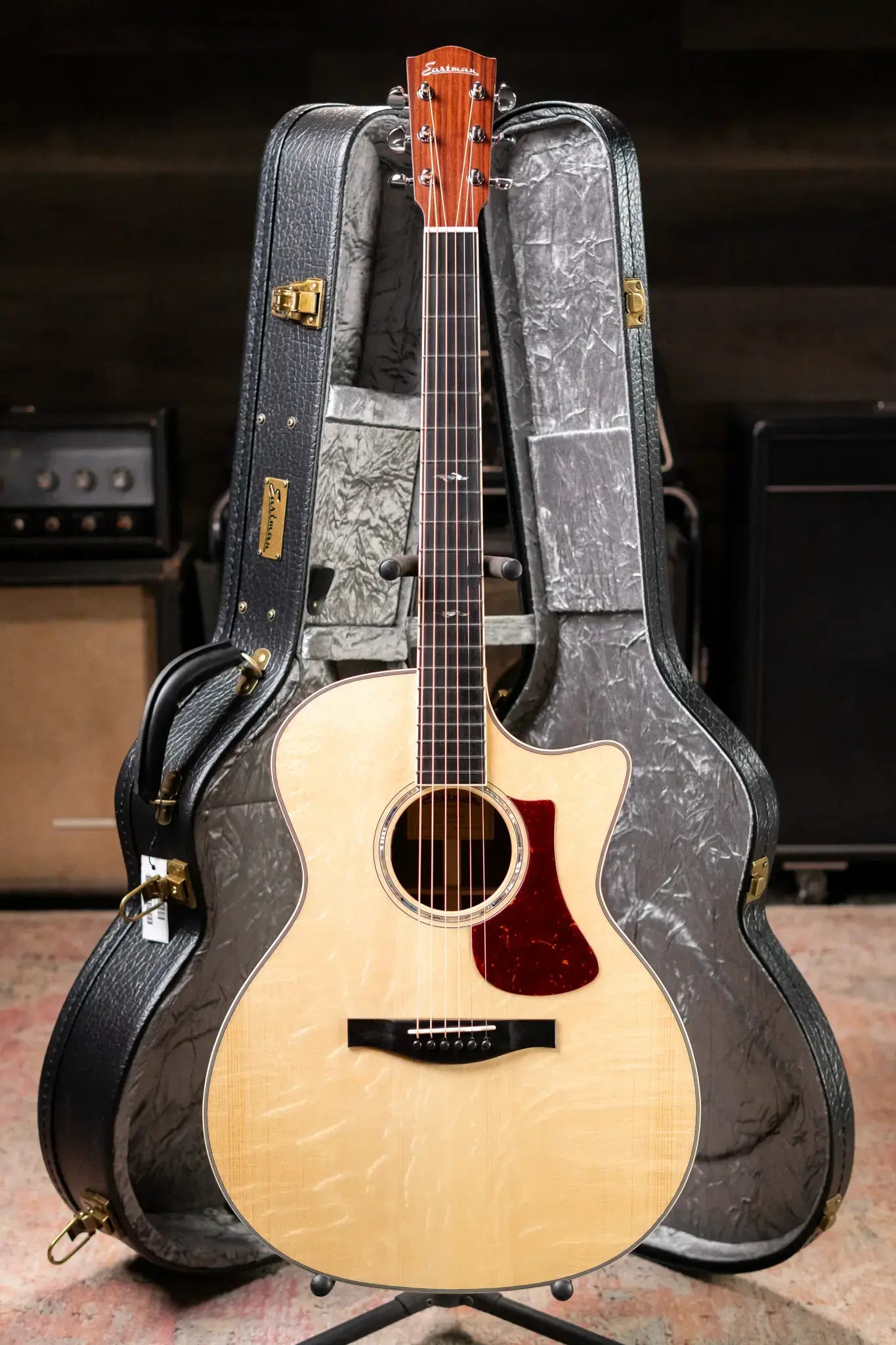 Eastman AC422CE Grand Auditorium Acoustic/Electric Guitar with Hardshell Case