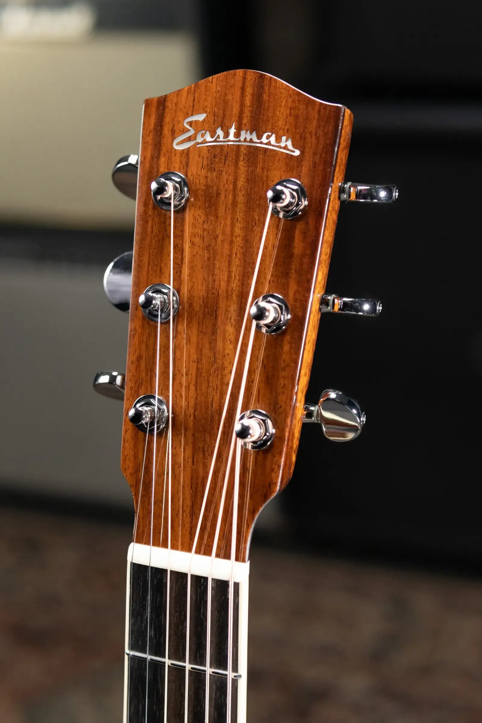 Eastman AC422LCE Left-Handed Grand Auditorium Acoustic/Electric Guitar with Hardshell Case