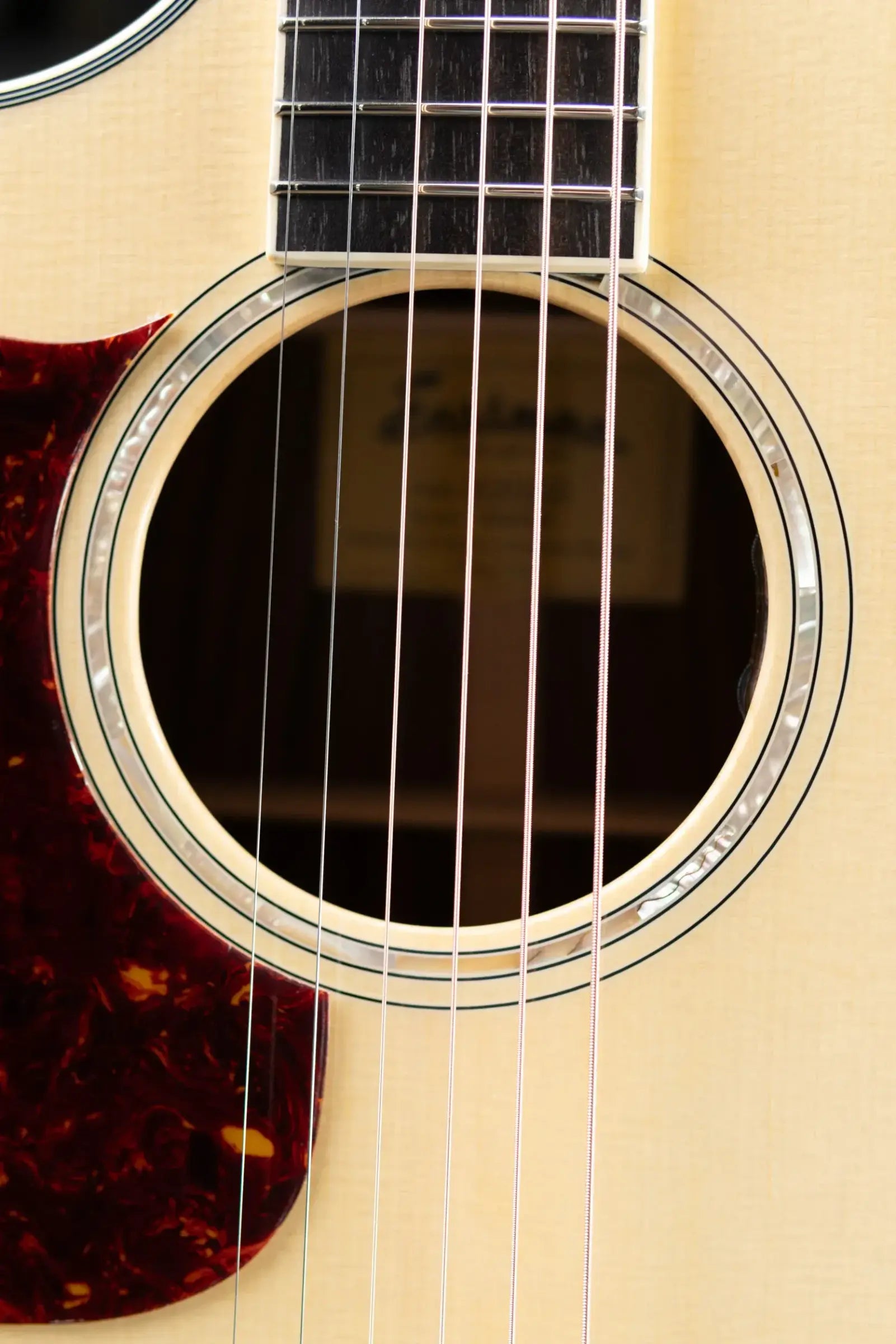 Eastman AC422LCE Left-Handed Grand Auditorium Acoustic/Electric Guitar with Hardshell Case