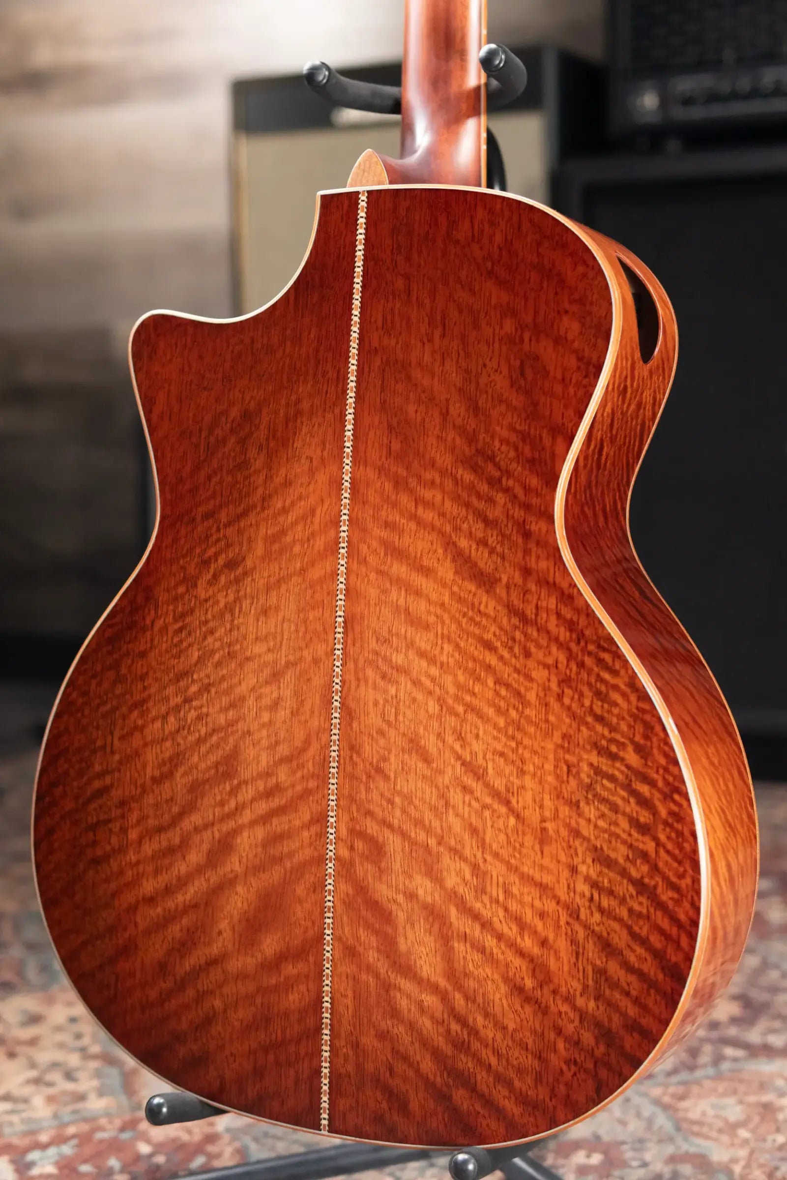 Eastman AC522CE-GB Grand Auditorium Acoustic/Electric Guitar - Goldburst with Hardshell Case