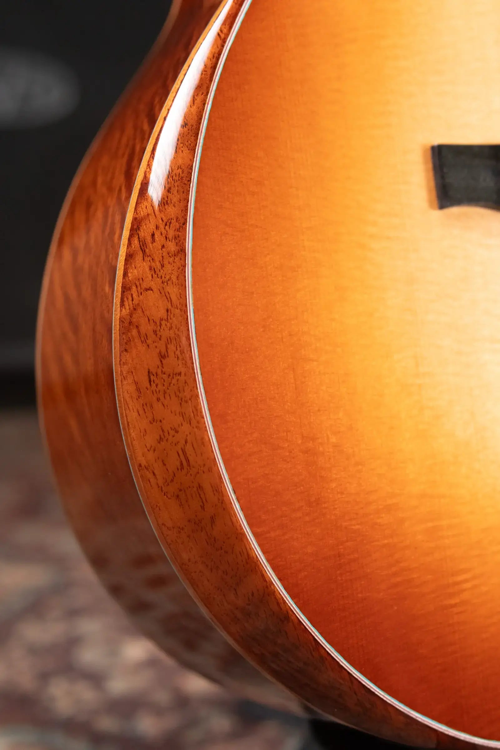 Eastman AC522CE-GB Grand Auditorium Acoustic/Electric Guitar - Goldburst with Hardshell Case