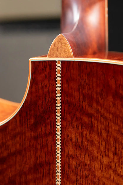 Eastman AC522CE-GB Grand Auditorium Acoustic/Electric Guitar - Goldburst with Hardshell Case