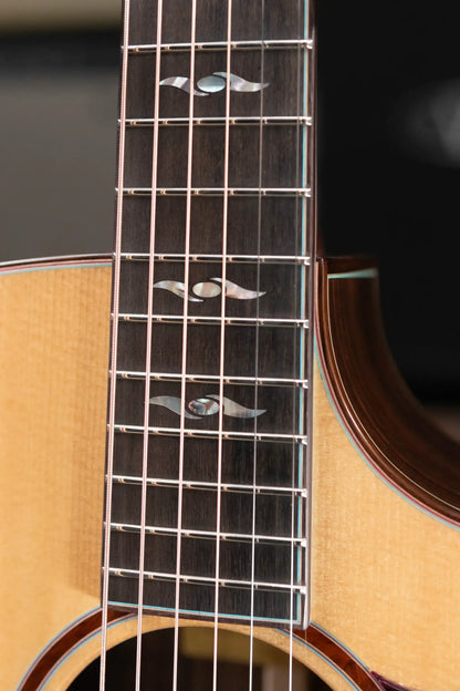 Eastman AC722ce Grand Auditorium Acoustic/Electric Guitar with Hardshell Case