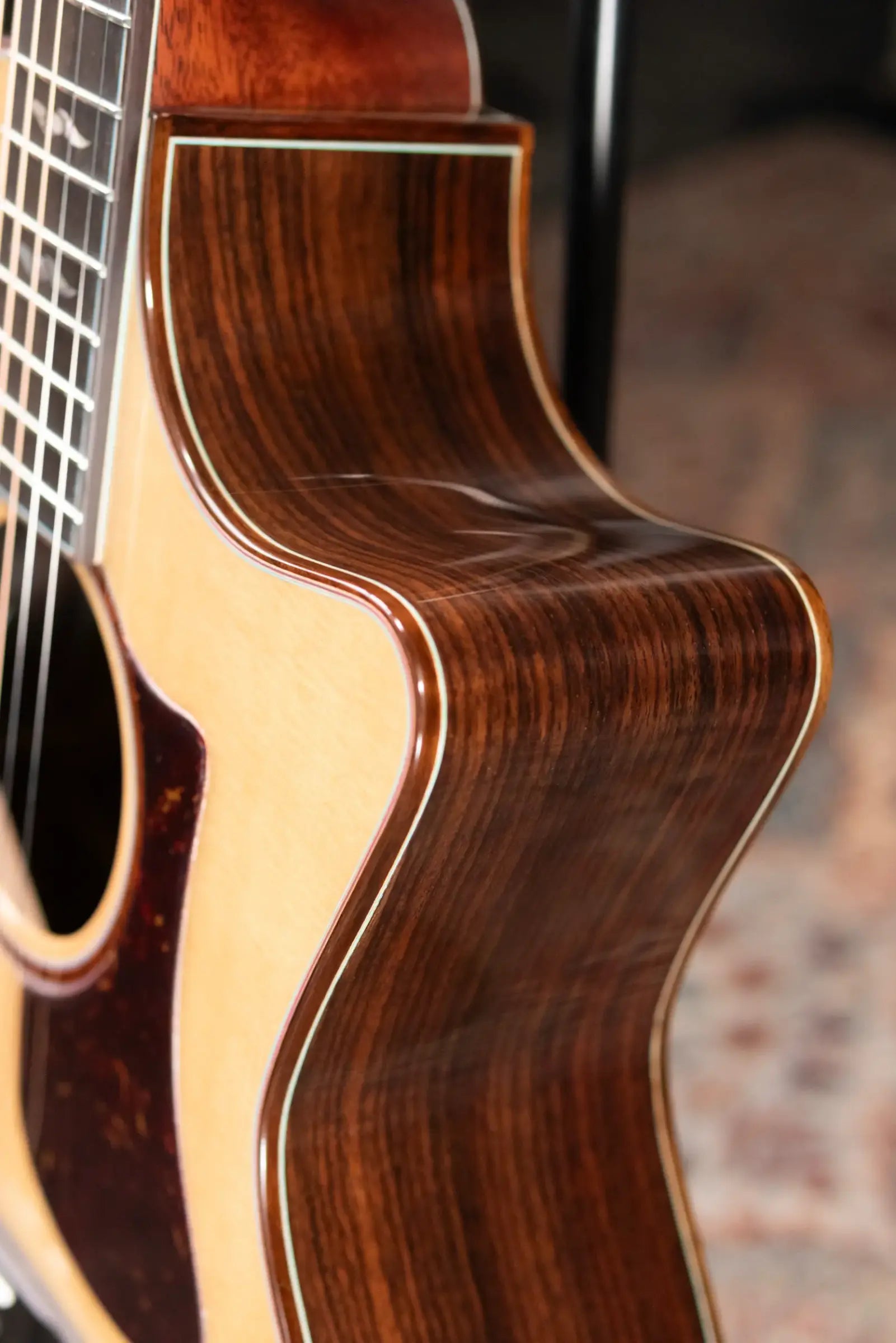 Eastman AC722ce Grand Auditorium Acoustic/Electric Guitar with Hardshell Case