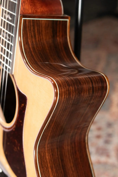 Eastman AC722ce Grand Auditorium Acoustic/Electric Guitar with Hardshell Case