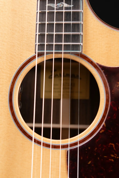 Eastman AC722ce Grand Auditorium Acoustic/Electric Guitar with Hardshell Case