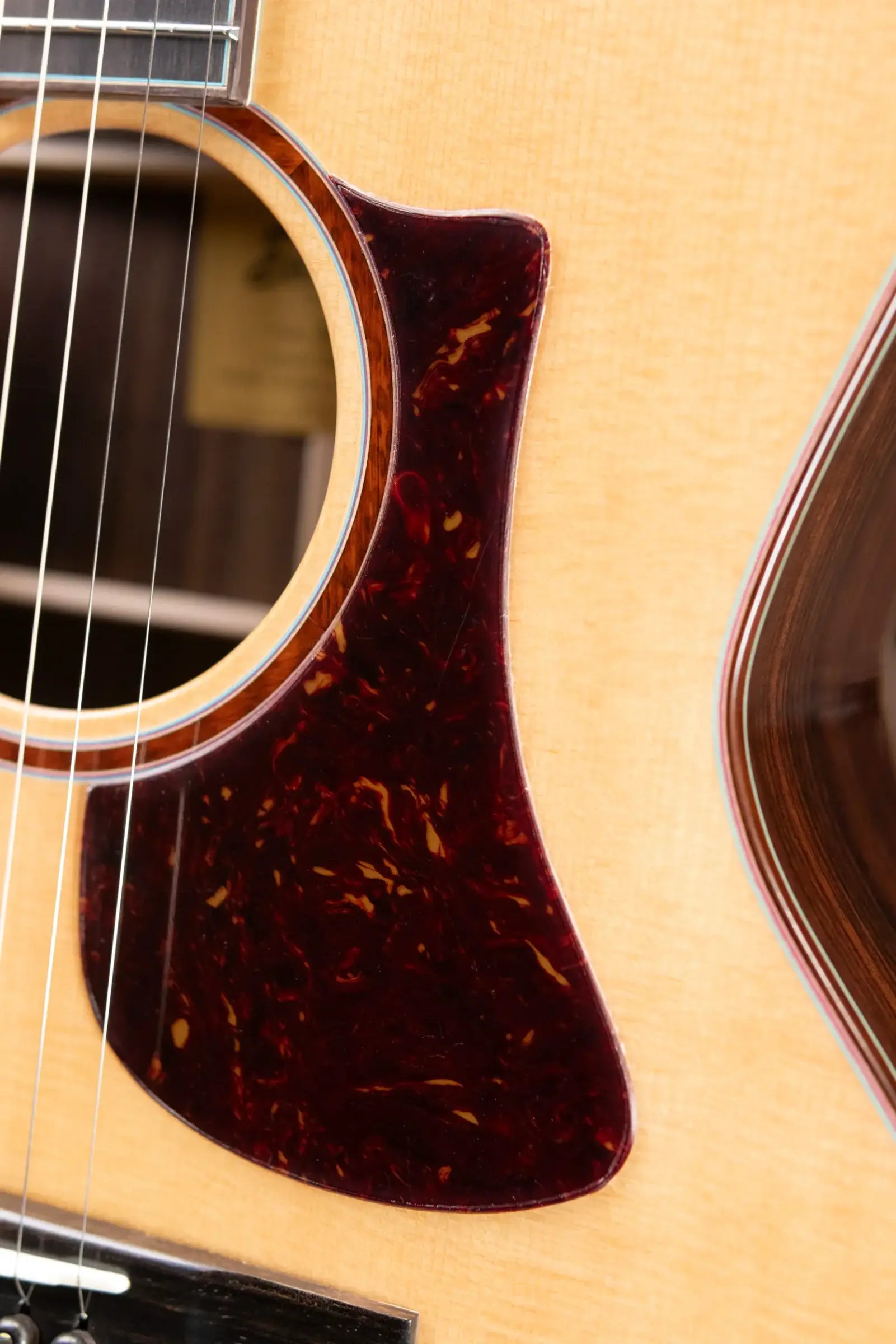 Eastman AC722ce Grand Auditorium Acoustic/Electric Guitar with Hardshell Case