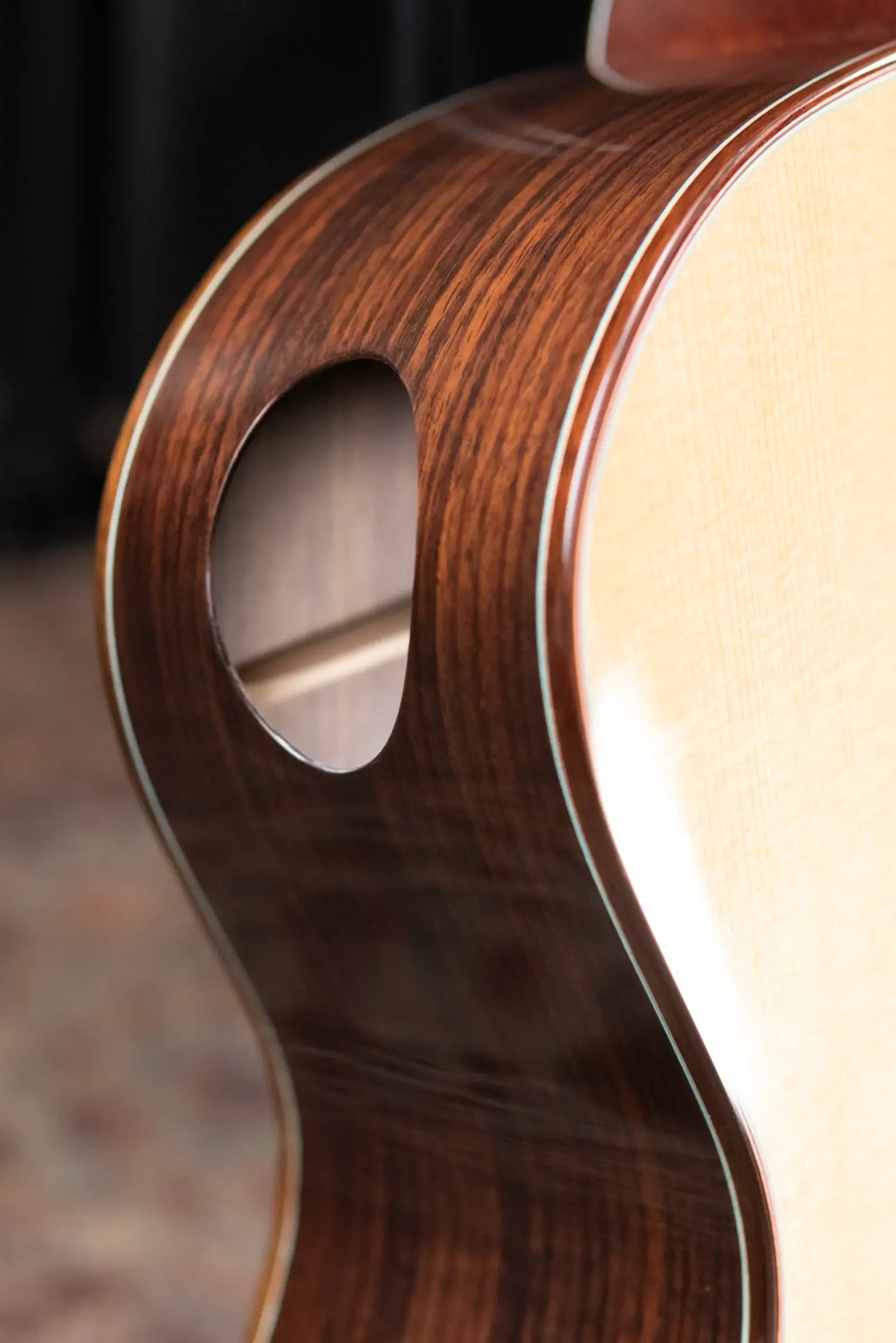 Eastman AC722ce Grand Auditorium Acoustic/Electric Guitar with Hardshell Case