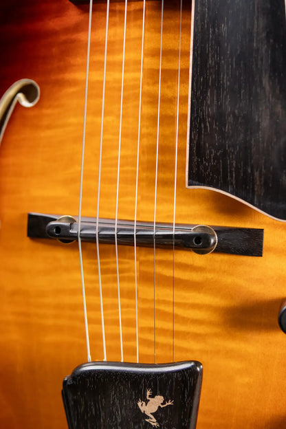 Eastman AR480CE-SB John Pisano Signature Archtop Hollowbody Electric Guitar - Sunburst with Hardshell Case