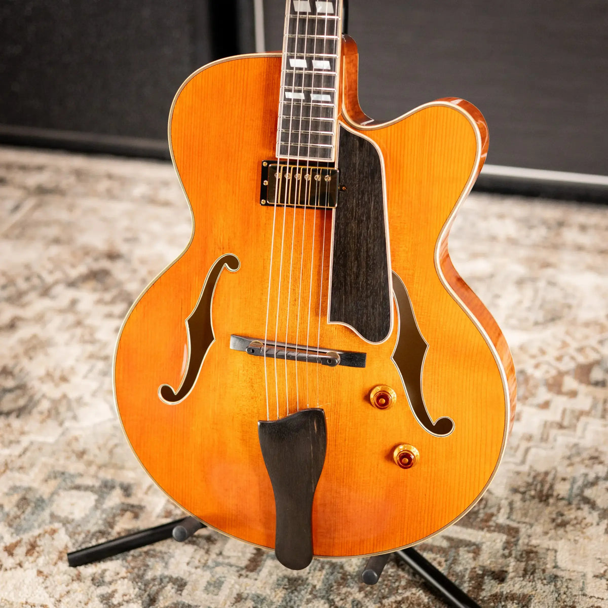 Eastman AR580CE-HB Archtop Electric Guitar - Honey Burst with Hardshell Case