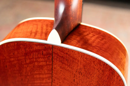 Eastman E10 OOSS-TC Acoustic Guitar - Sunburst with Hardshell Case