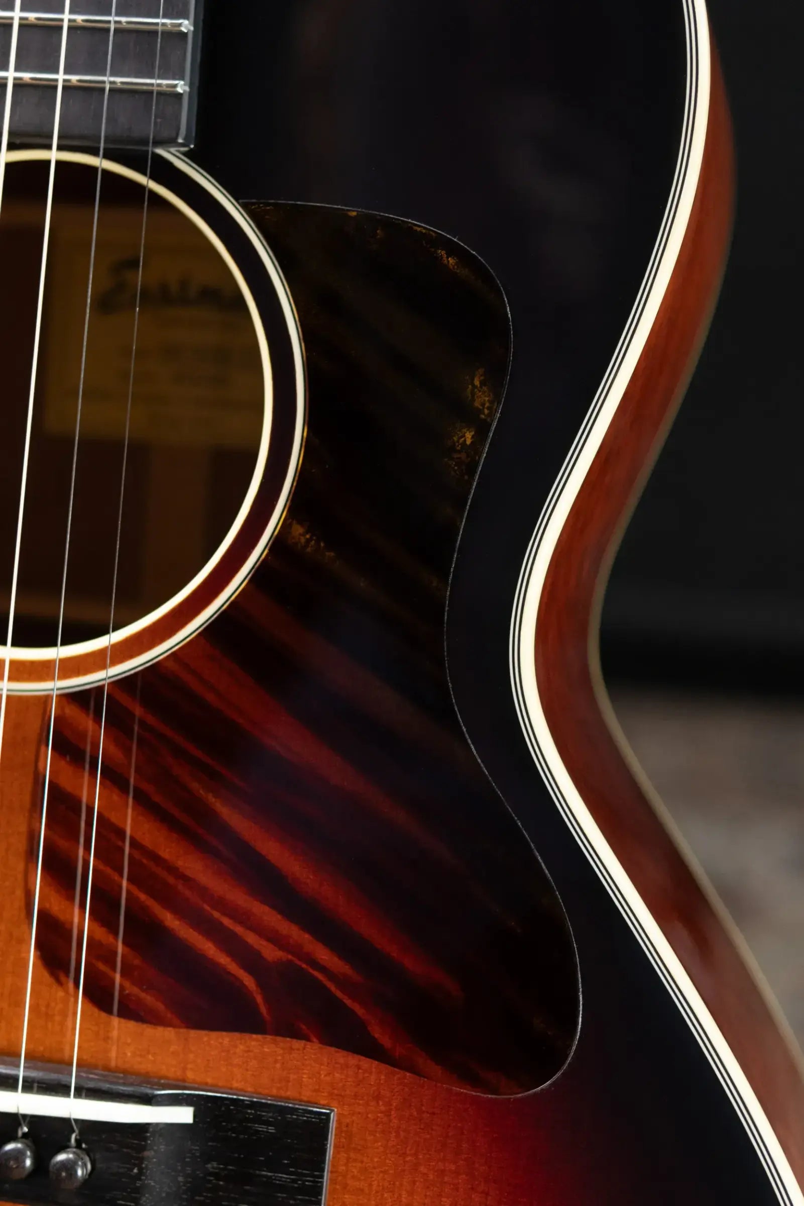 Eastman E10 OOSS-TC Acoustic Guitar - Sunburst with Hardshell Case