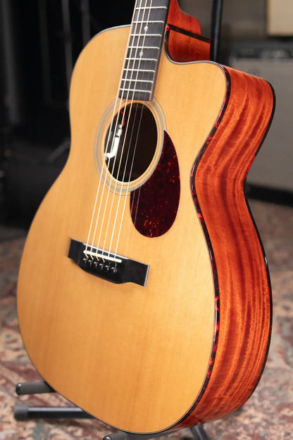 Eastman E1OMCE-DLX OM Acoustic/Electric Guitar with Gig Bag