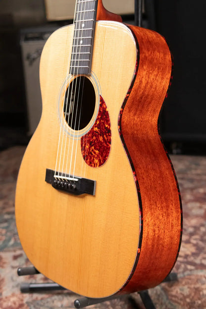 Eastman E1OM-DLX Acoustic/Electric Guitar with Gig Bag