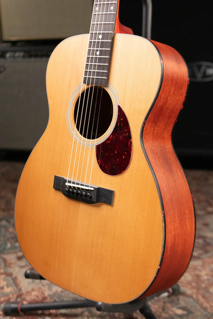 Eastman E1OM Orchestra Model Acoustic Guitar - Natural with Softshell Gig Bag