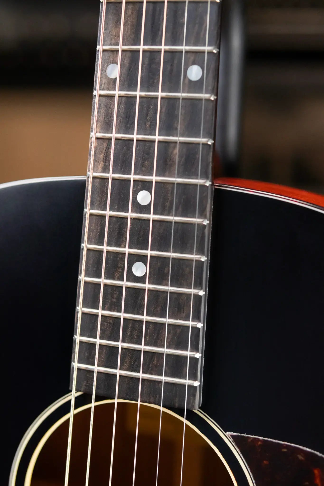 Eastman E1OOSS-SB Acoustic Guitar - Sunburst with Gig Bag