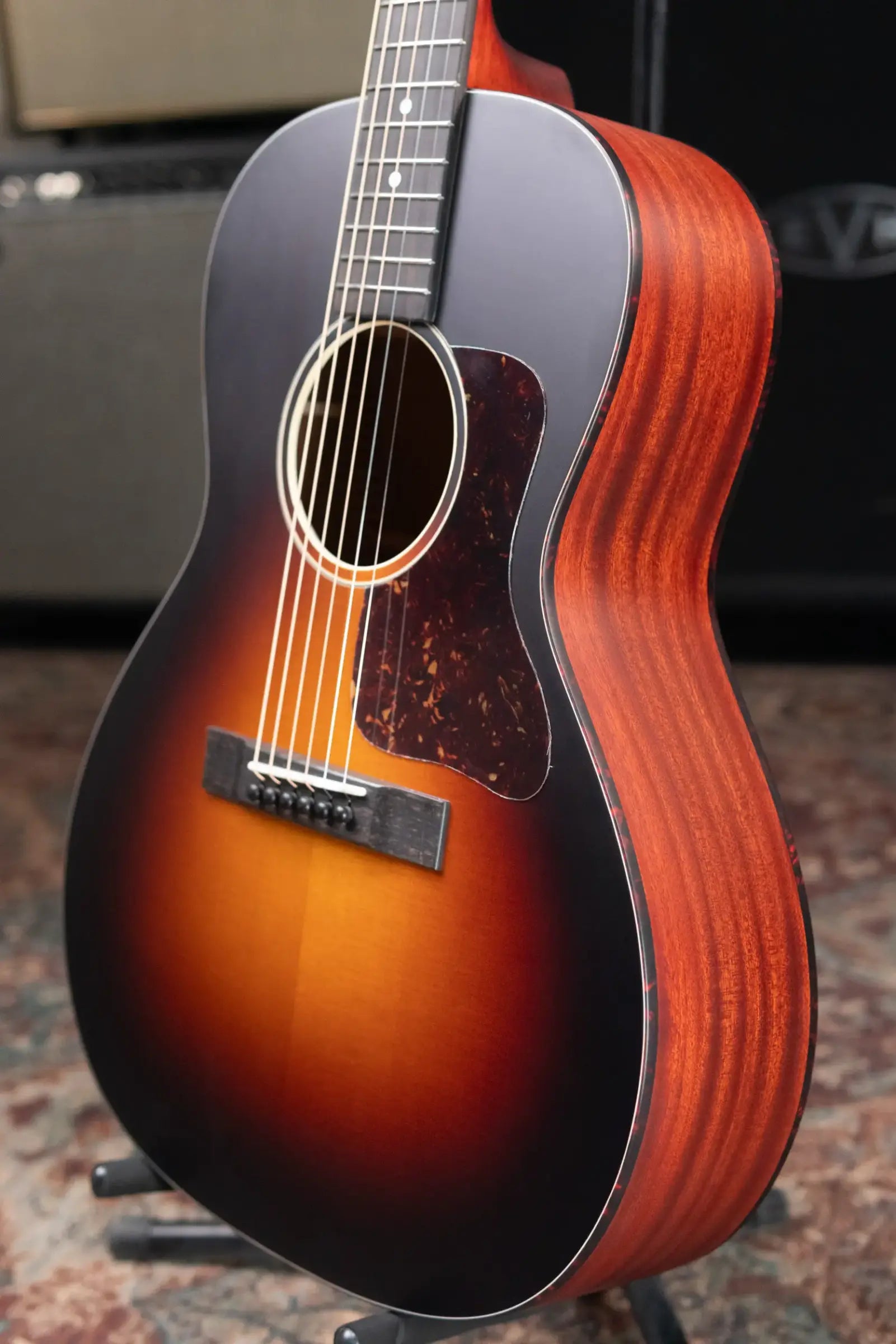 Eastman E1OOSS-SB Acoustic Guitar - Sunburst with Gig Bag