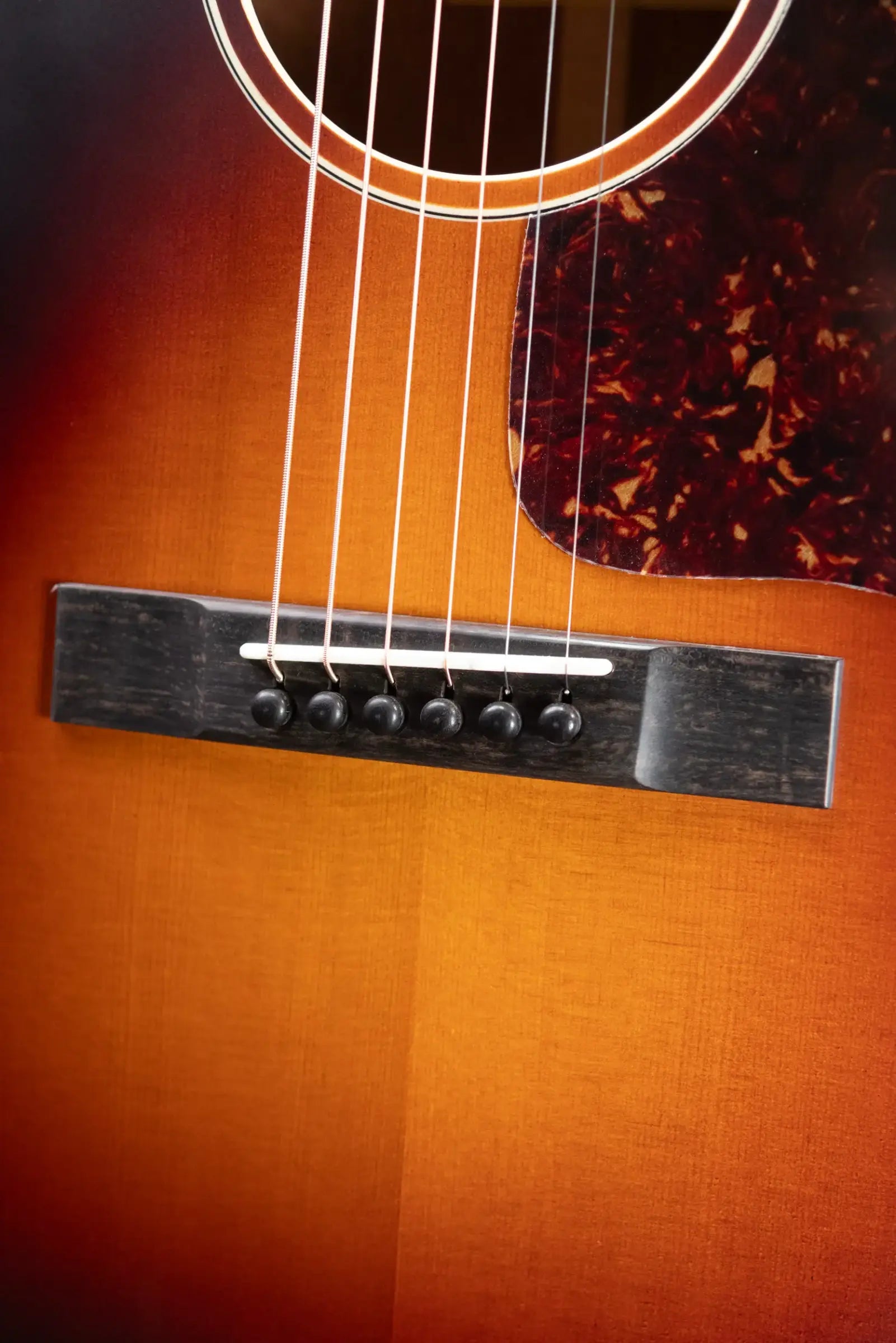 Eastman E1OOSS-SB Acoustic Guitar - Sunburst with Gig Bag