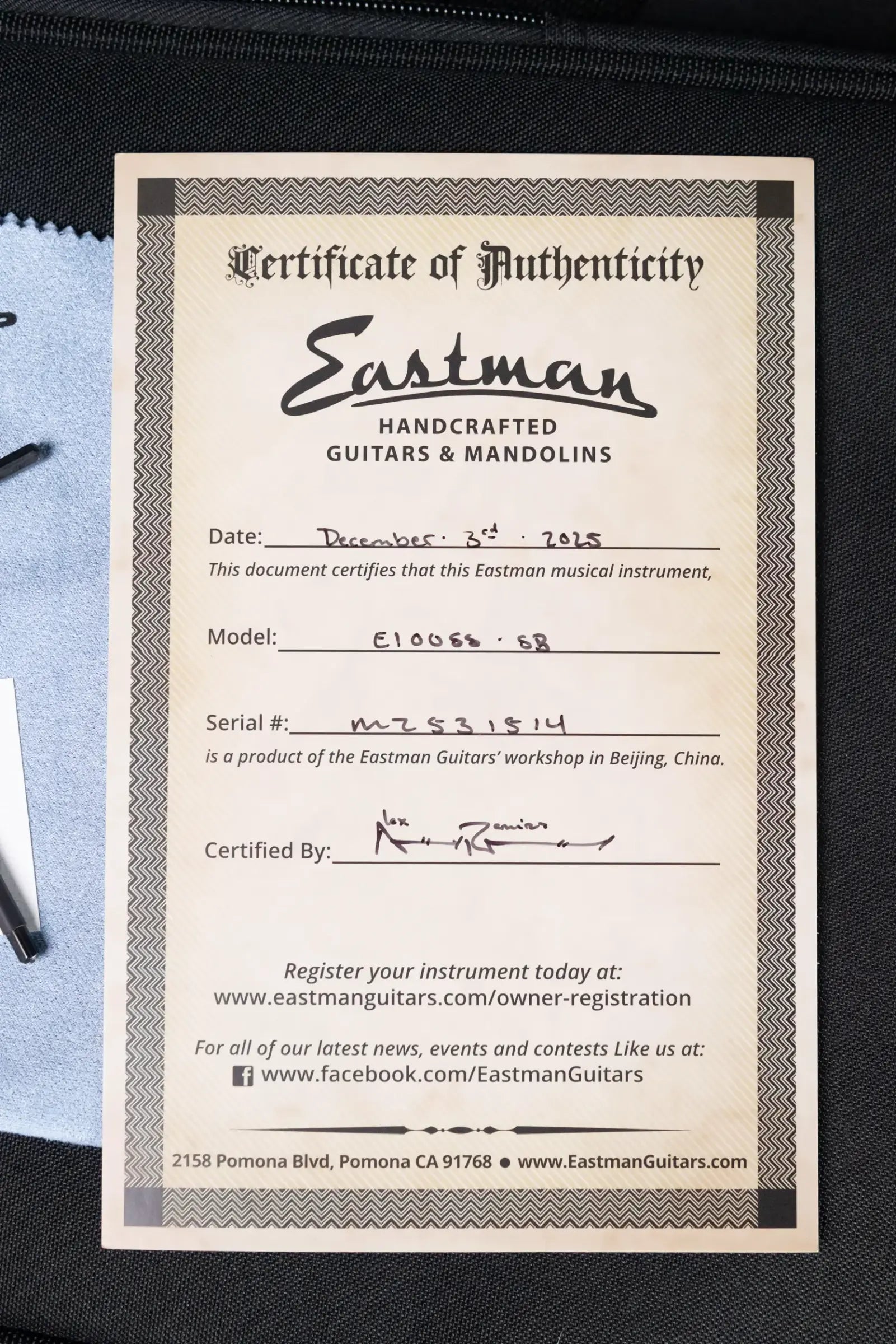 Eastman E1OOSS-SB Acoustic Guitar - Sunburst with Gig Bag