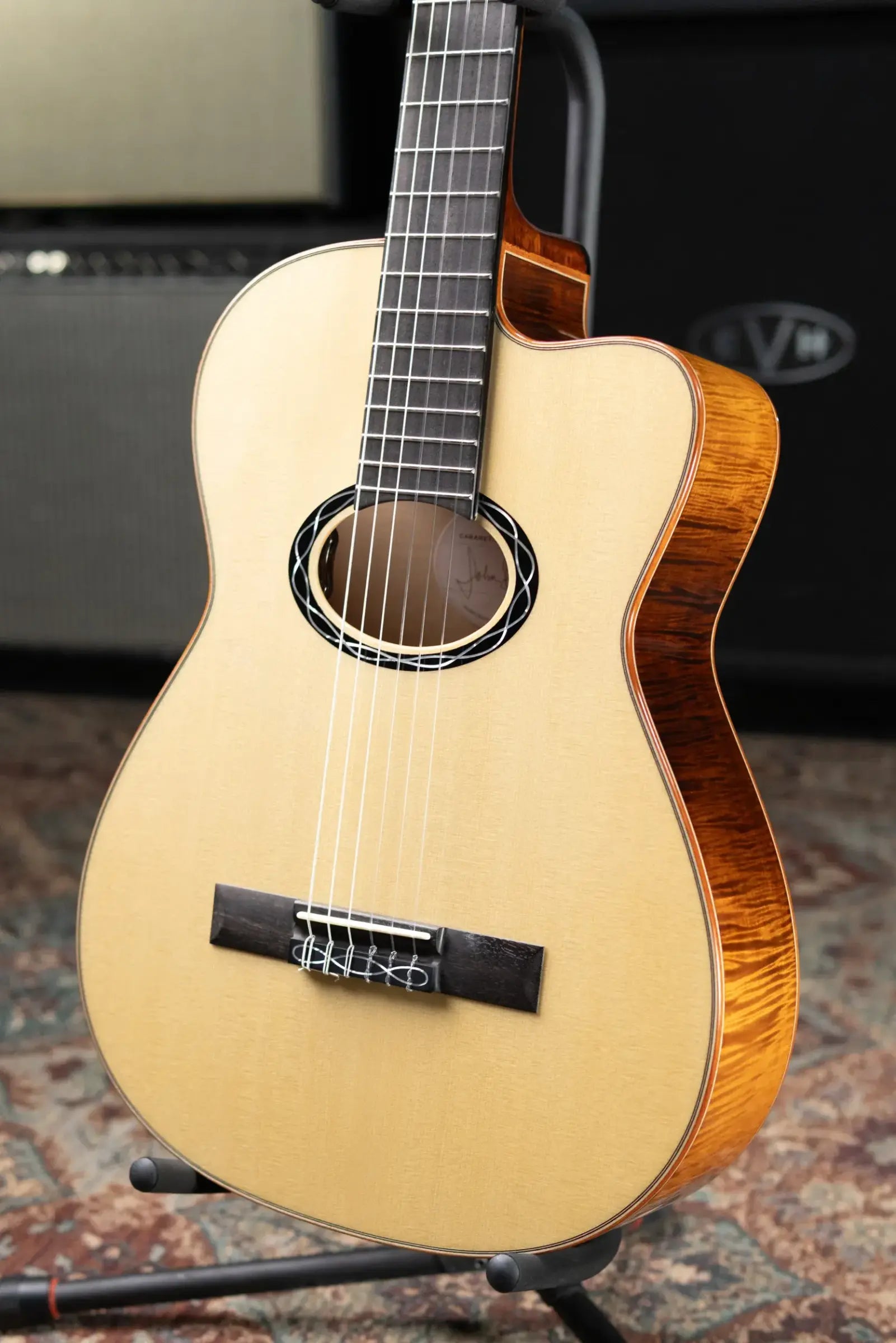 Eastman John Buscarino Cabaret Nylon Acoustic/Electric Guitar - Natural with Hardshell Case