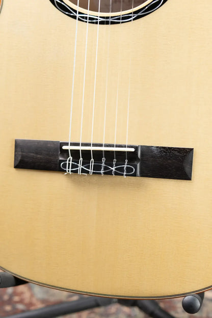 Eastman John Buscarino Cabaret Nylon Acoustic/Electric Guitar - Natural with Hardshell Case