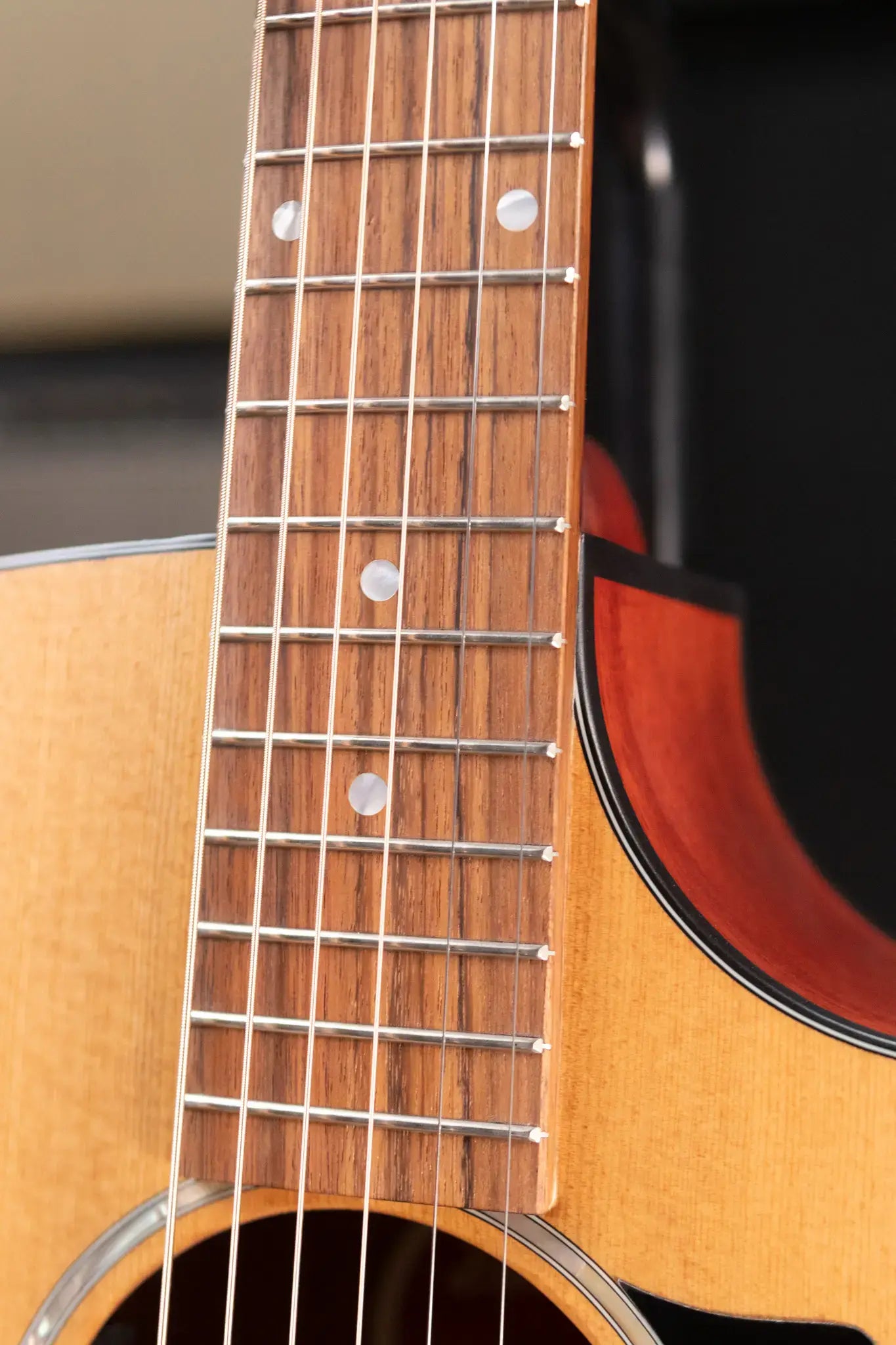 Eastman PCH1-GACE Grand Auditorium Acoustic/Electric Guitar with Gig Bag