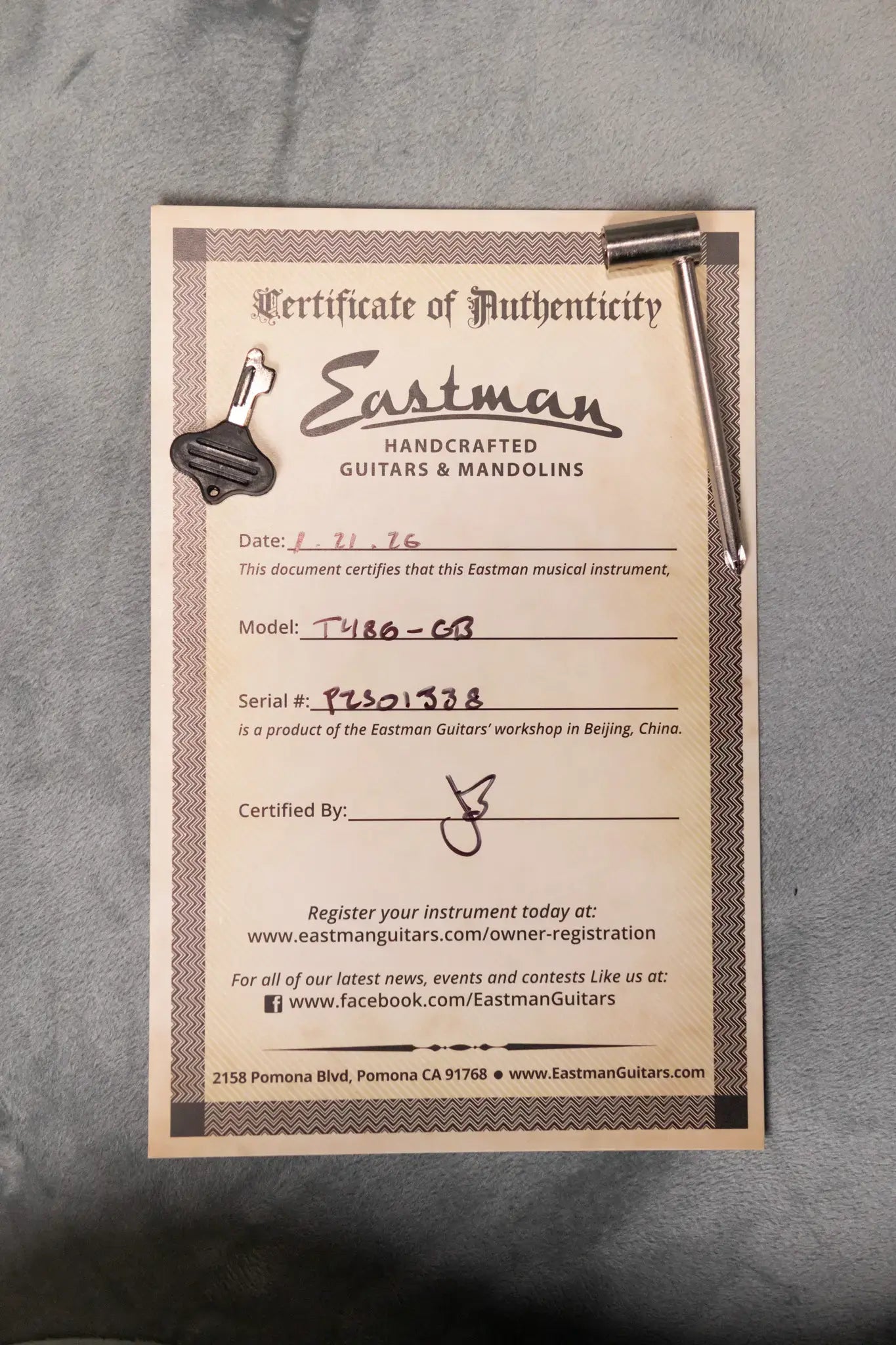 Eastman T486-GB 16" Thinline Electric Guitar - Goldburst with Hardshell Case