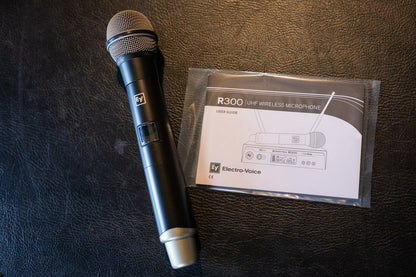 Electro Voice R300 HD Handheld Wireless Microphone System Band C haggertys 09