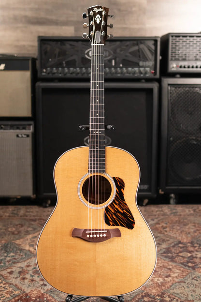 Taylor Gold Label 517e Grand Pacific Acoustic/Electric Guitar with Hardshell Case