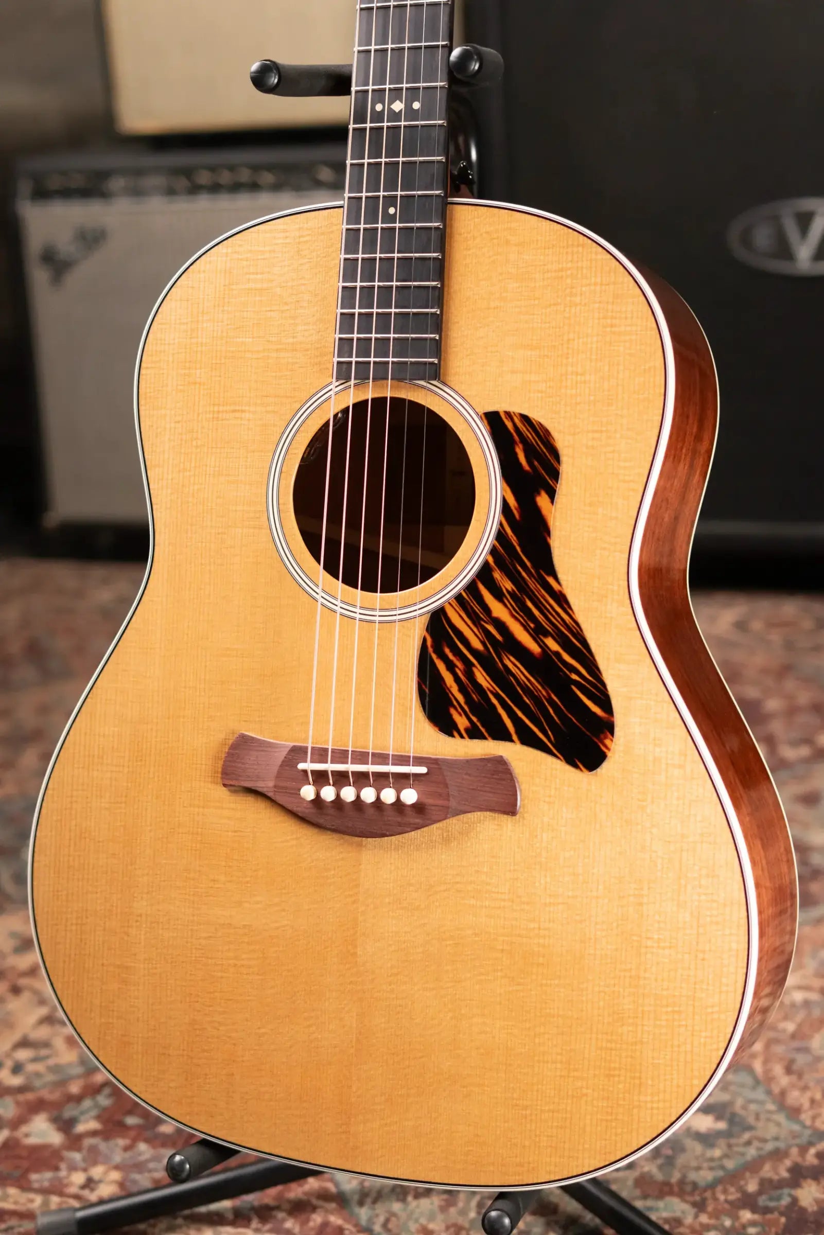 Taylor Gold Label 517e Grand Pacific Acoustic/Electric Guitar with Hardshell Case