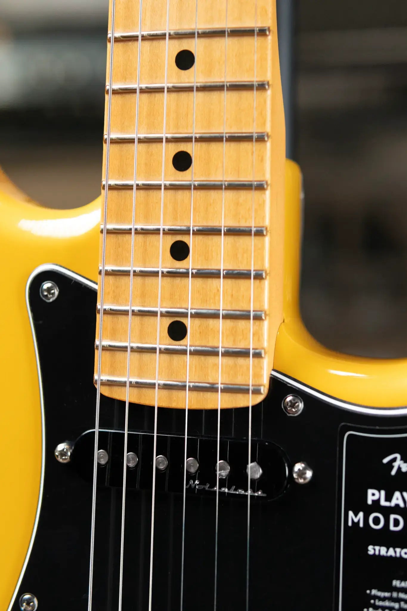 Fender Player II Modified Stratocaster, Maple Fingerboard - Sunshine Yellow with Deluxe Gig Bag