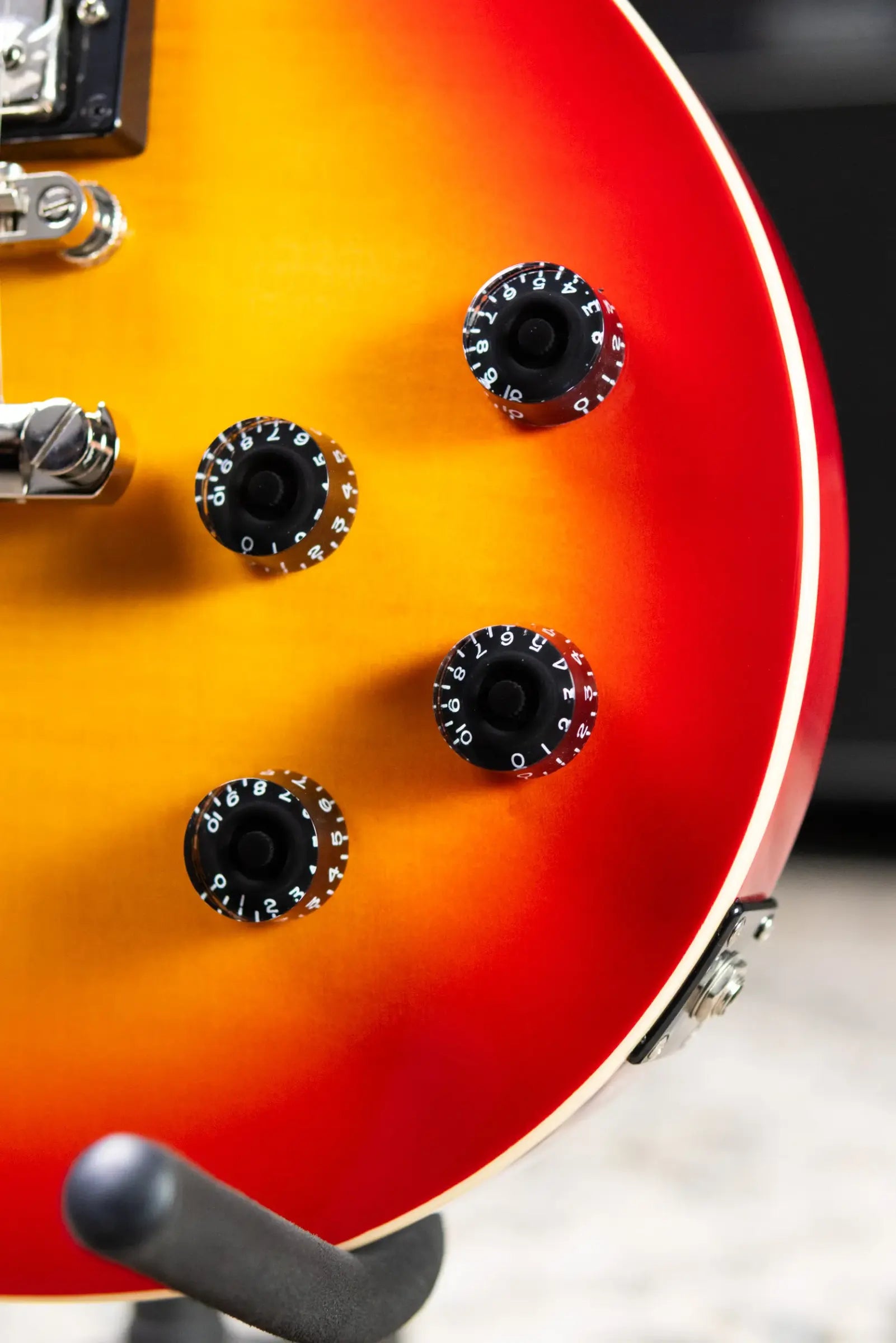 Epiphone Les Paul Tribute Plus Electric Guitar - Heritage Cherry Sunburst