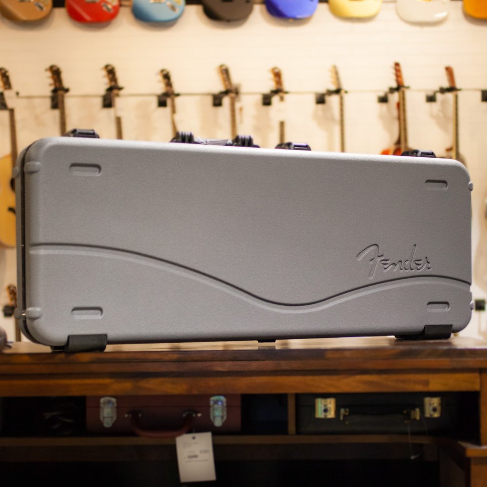 Fender Deluxe Molded Strat/Tele Hardshell Case Silver/Blue