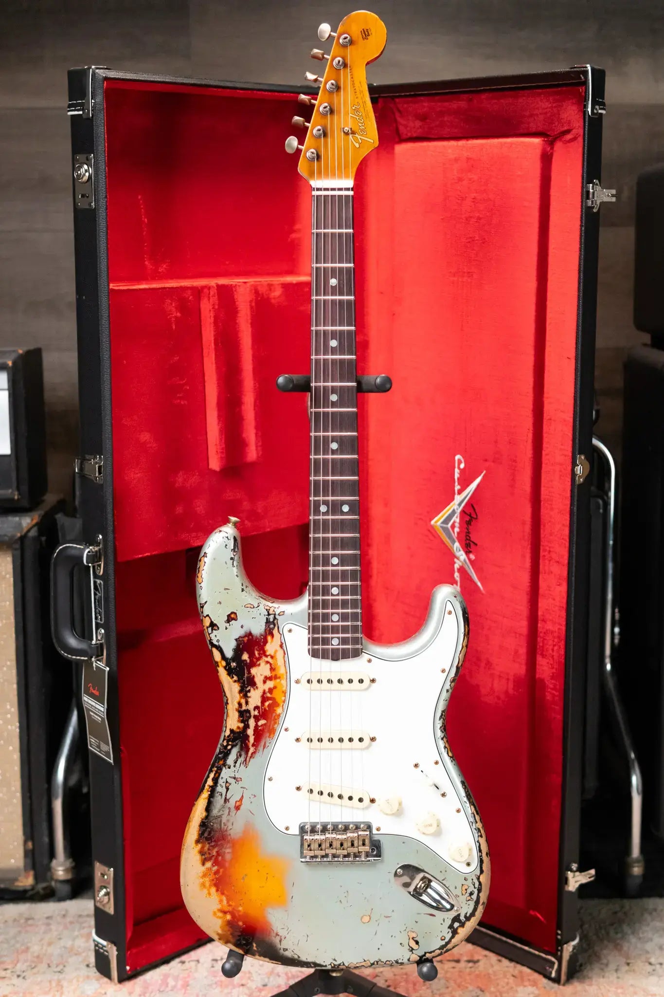 Fender Custom Shop 1965 Stratocaster Super Heavy Relic Electric Guitar - Super Faded Aged Firemist Silver over 3-Color Sunburst with Hardshell Case