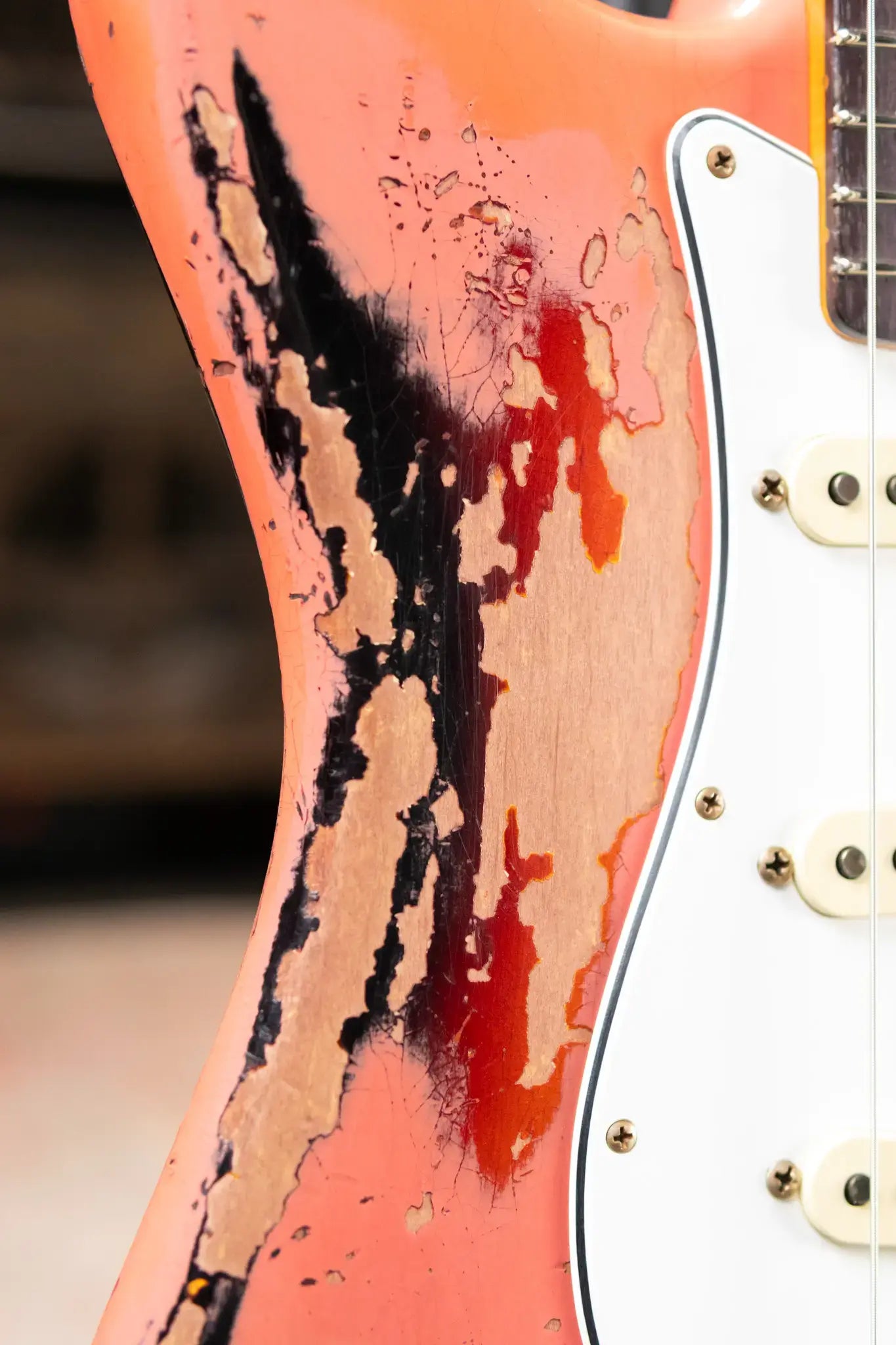 Fender 1965 Stratocaster Super Heavy Relic Electric Guitar - Super Faded Aged Tahitian Coral over 3-Color Sunburst with Hardshell Case