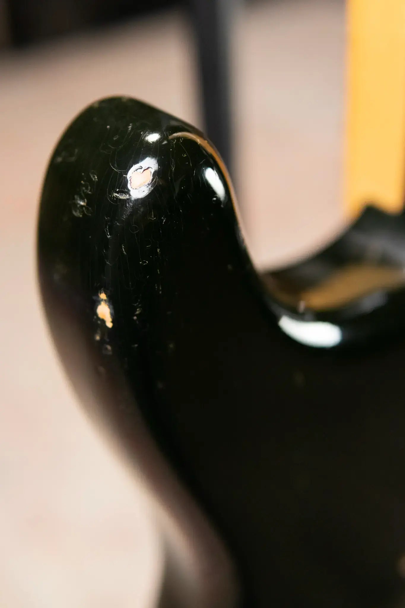 Fender 1975 Traditional Stratocaster Black with Hardshell Case - Used