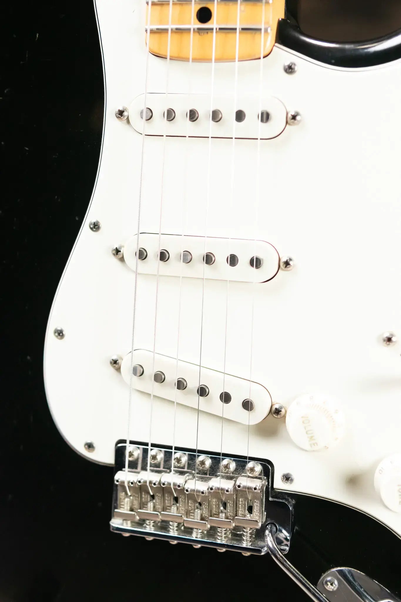 Fender 1975 Traditional Stratocaster Black with Hardshell Case - Used