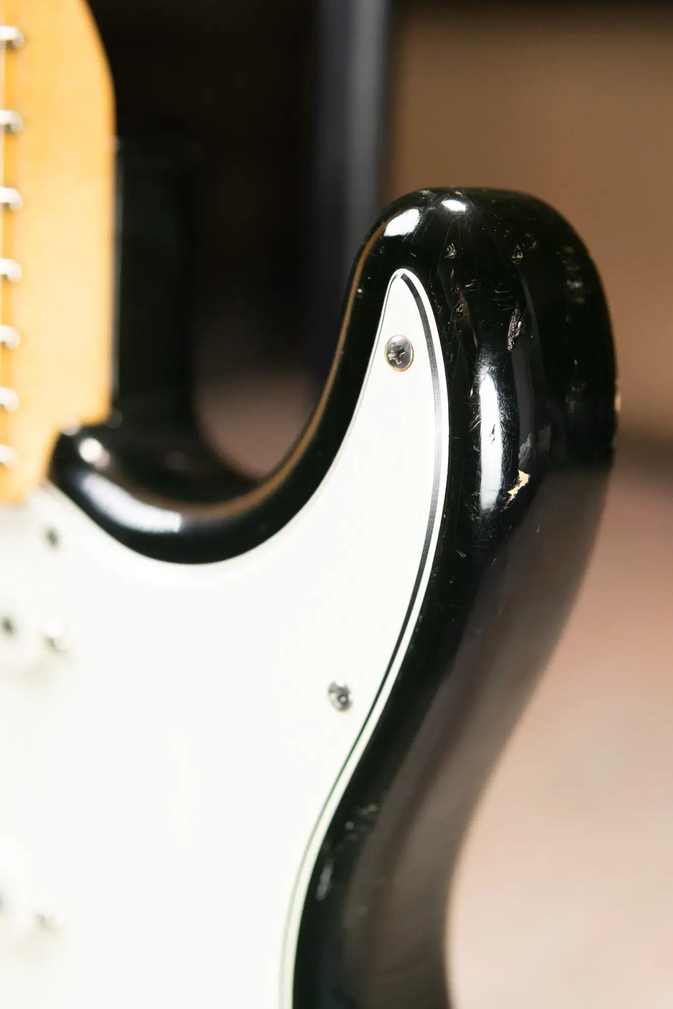 Fender 1975 Traditional Stratocaster Black with Hardshell Case - Used