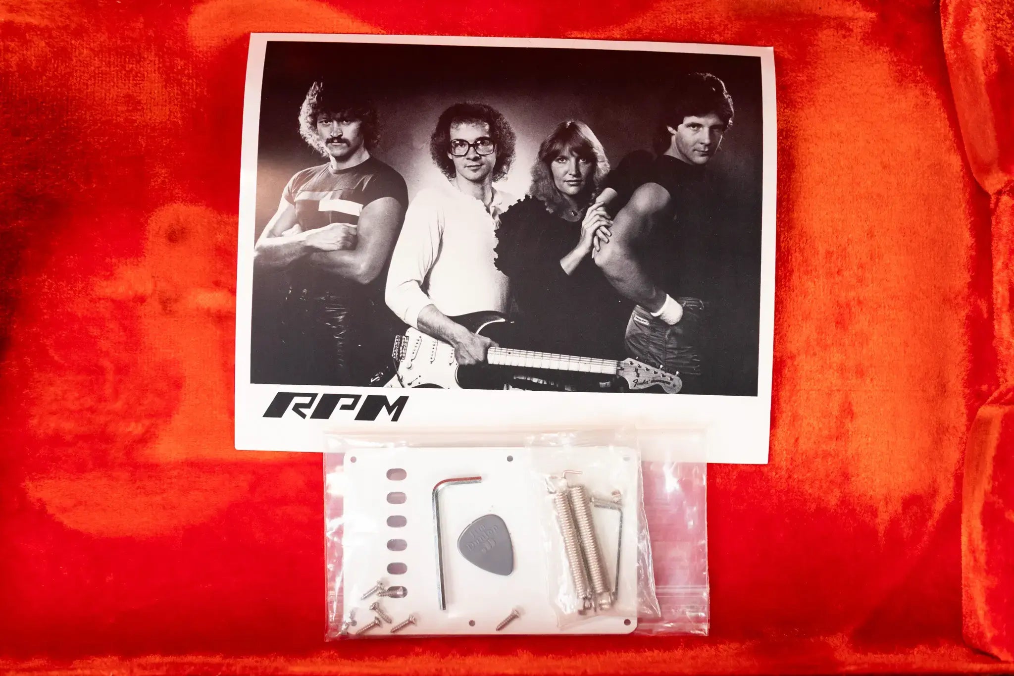 Fender 1975 Traditional Stratocaster Black with Hardshell Case - Used