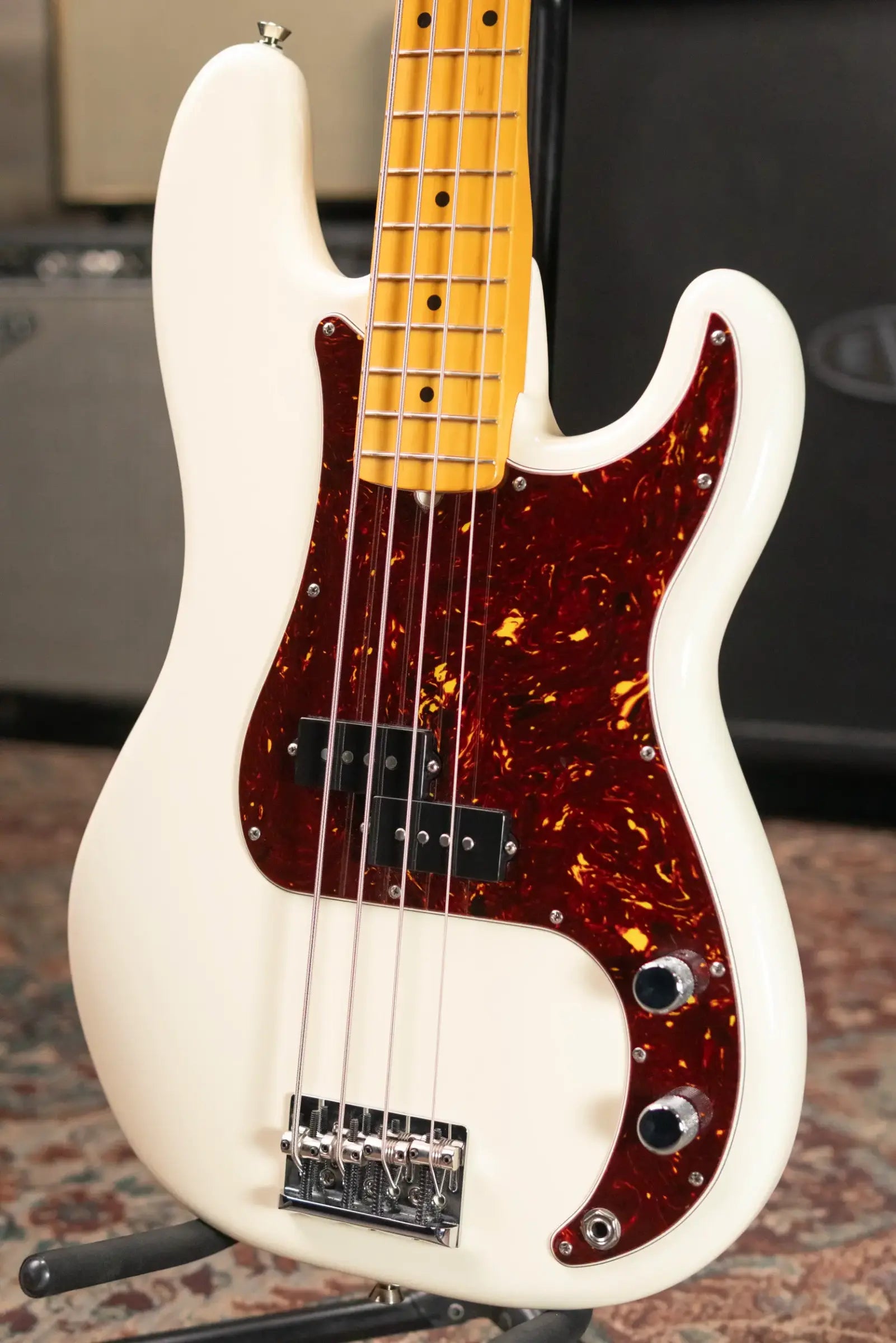 Fender American Professional II Precision Bass®, Maple Fingerboard, Olympic White - Deluxe Molded Case - Used