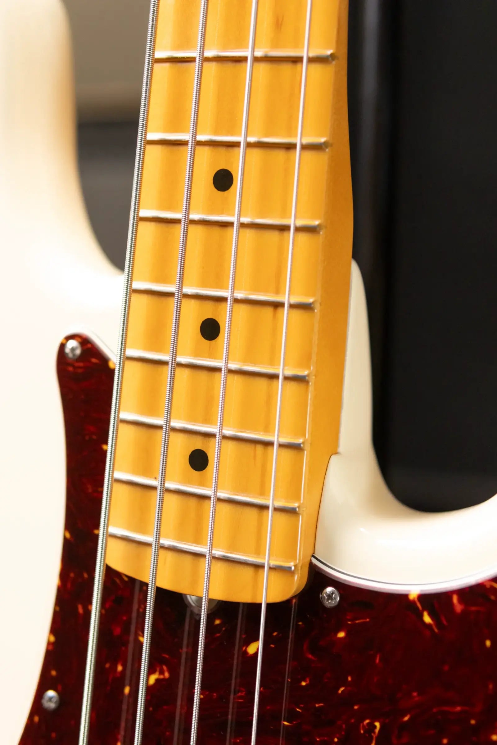 Fender American Professional II Precision Bass®, Maple Fingerboard, Olympic White - Deluxe Molded Case - Used